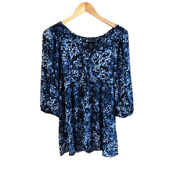 Lane Bryant Tops - Lane Bryant Size 14/16 Sheer Laced Front Blouse Navy and Black